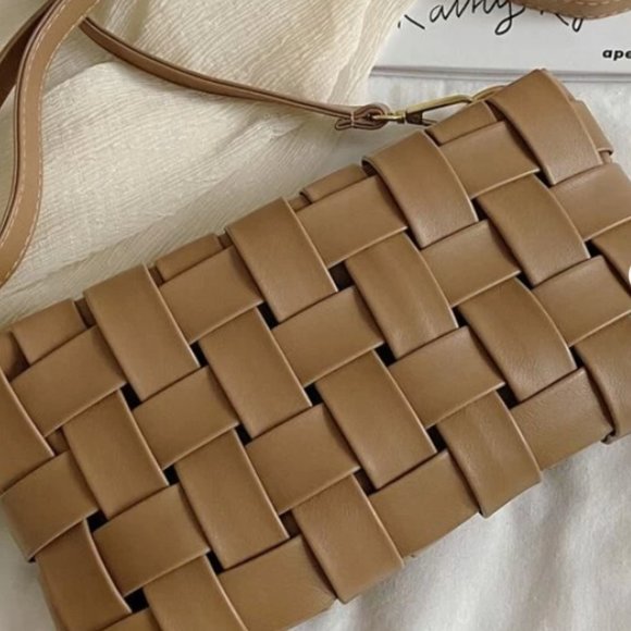 Braided Hand Bag - Picture 2 of 3